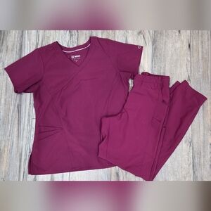 WonderWink Women's Scrub Set in Burgundy
